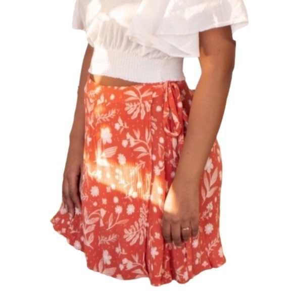 NWT. HOST PICK Women’s  Mini Wrap Skirt Orange and White Size M. Price Firm - Picture 3 of 5